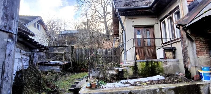 Casa batraneasca cu 700mp de teren in zona centrala - 2