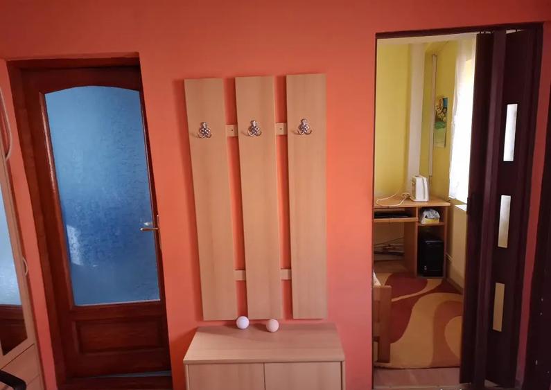 Apartament 4 camere in casa P+1 - zona 1 Oradea - 1