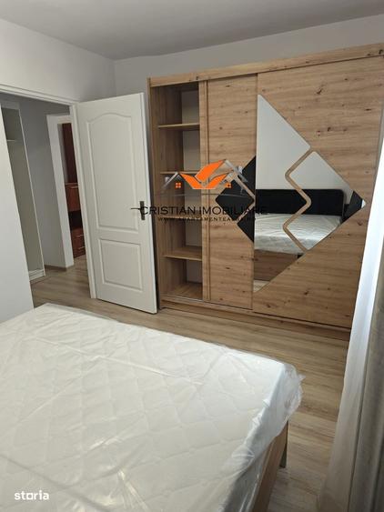 Apartament cu 3 camere semidecomandat în Cetate