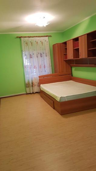 Casa de inchiriat: 5 dormitoare, 210 mp, teren de 900 mp - 3