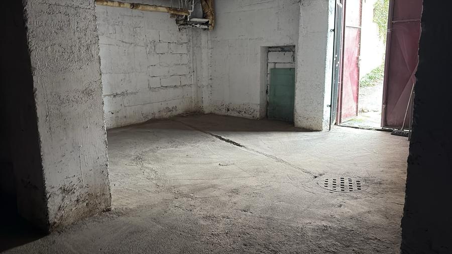 Vand garaj-depozit, in Pitesti, ultracentral in suprafata de 86 mp - 2