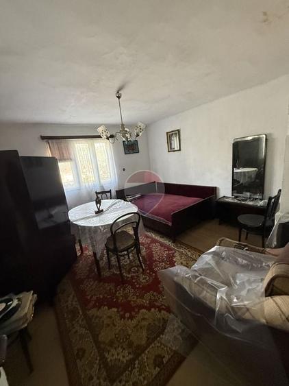 Casă individuală cu 6 camere cu Teren 433 Mp în Sud