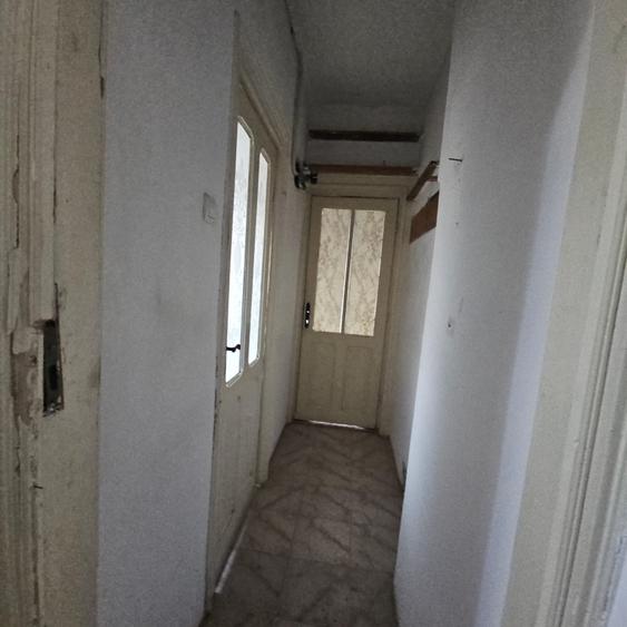Apartament cu 2 camere situat pe Str Toamnei într-un imobil tip vilă, la etj 1/2 - 6