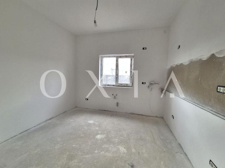 AX1046 Giroc, Zona Esso, 1/2 Duplex Cu 5 Camere - 4