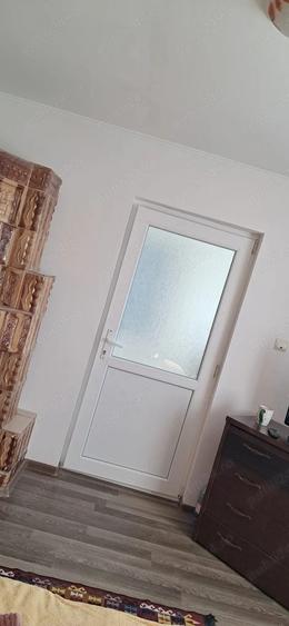 Vanzare casa la curte - 5