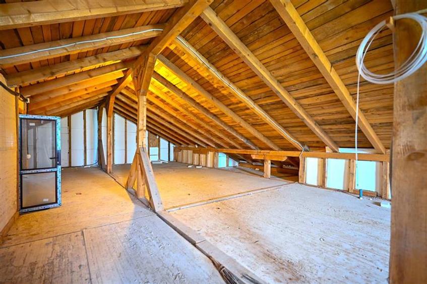 FILM!Refugiu elegant,cadru natural rar, vecinatati discrete,1.700 mp domeniu ver - 43