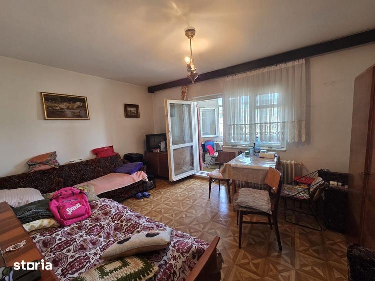 Garsonieră decomandată în Podgoria
