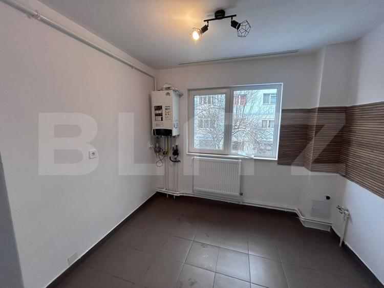 Apartament 3 camere, 68 mp, zona Rovine - 1