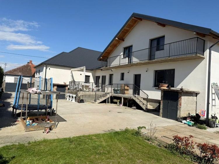 Casa +axexa+teren generos, zona 14 Mai - 8