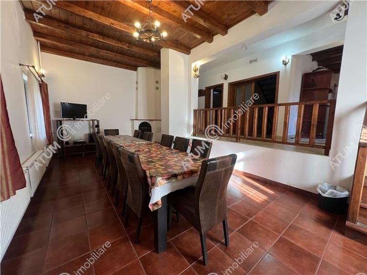 Pensiune de 7 camere cu 5 bai si teren de 377mp situata in Paltinis - 2