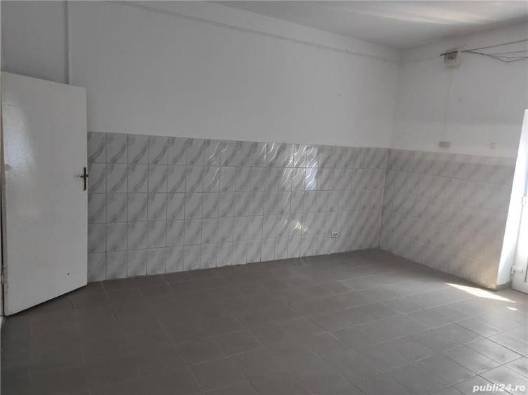 Spatiu comercial ultracentral de inchiriat in Sannicolau Mare - 1