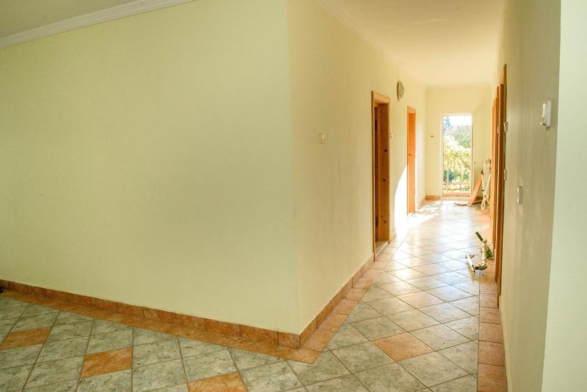 Oportunitate Exclusivă de Investiție în Câmpina Muscel Vila 12+ camere 750 mp - 11