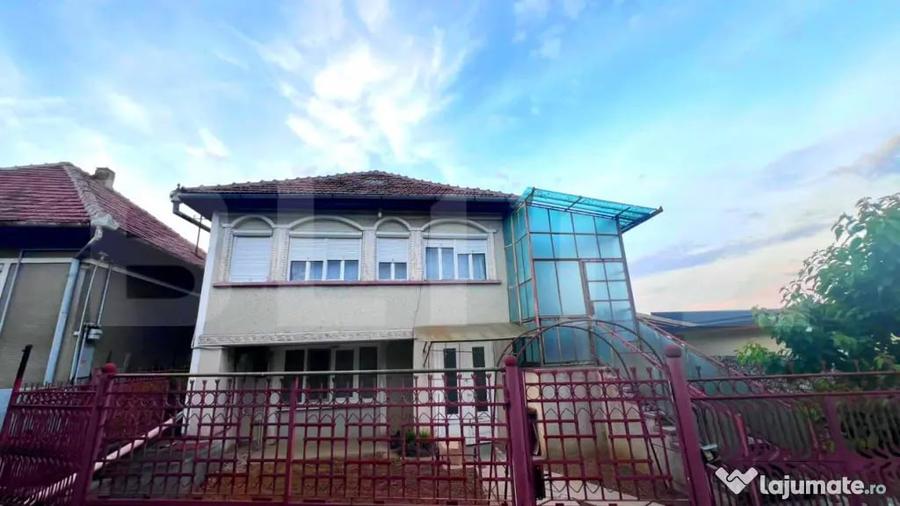 Casă cu 5 camere cu Teren 250 Mp în Central