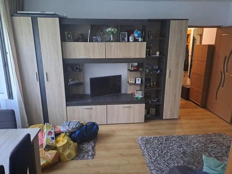 Apartament cu 3 camere, etaj 1/4, zona Alexandru Cel Bun - 2
