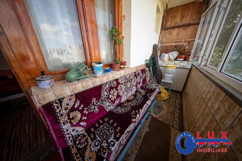 Apartament cu 3 camere semidecomandat în Babadag