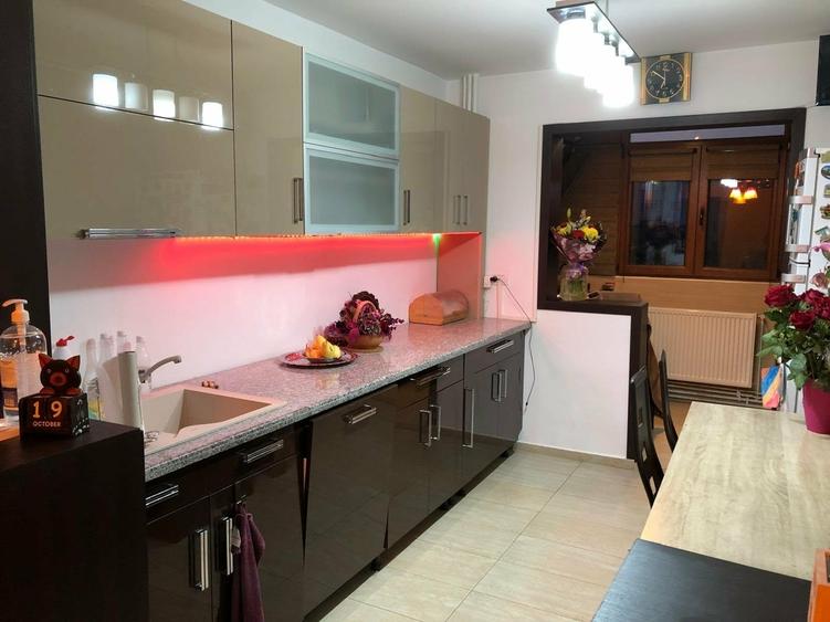 Aparatorii Patriei, Piata Berceni - 11