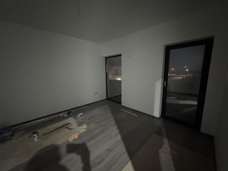 Sacalaz individuala P+E,Terasa,balcon,2 bai,5 camere,2 F.s - 20