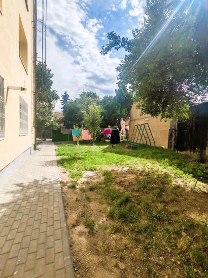 Ap 2 cam decom, mobilat clasic si utilat, curte cu spatiu verde, zona str. Horea - 15