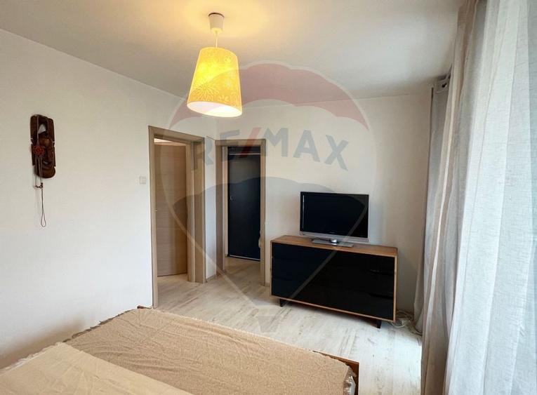 Vanzare apartament spatios,  3 camere - Metrou 1Mai - 12