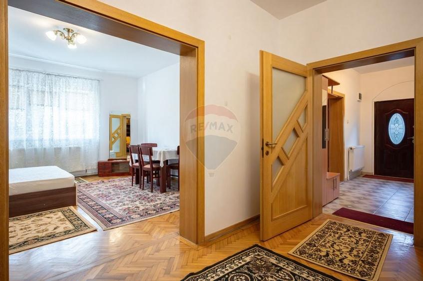 De inchiriat apartament 3 camere la casa, zona Florilor cu parcare - 18