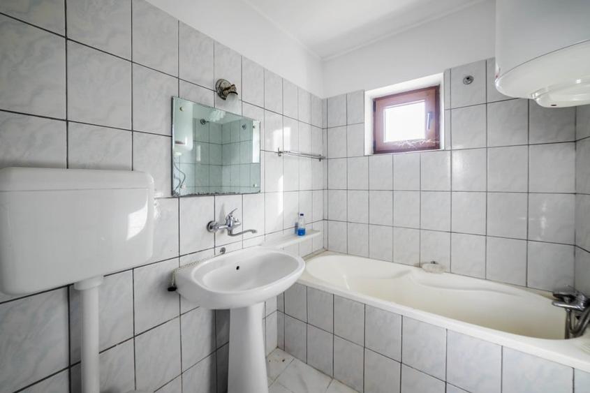 Tartasesti,str. Principala, 3040 mp teren, P+1, casa 1998, deschidere 12 m - 10