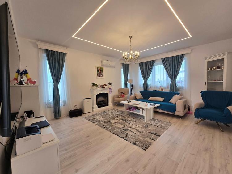 Casă individuală cu 5 camere cu Canalizare în Pantelimon
