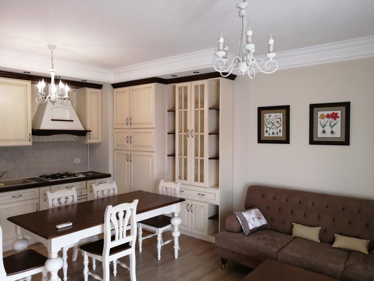 De închiriat.apartamnet de lux în zona centrală, parcare în curte , pentru cuplu - 1