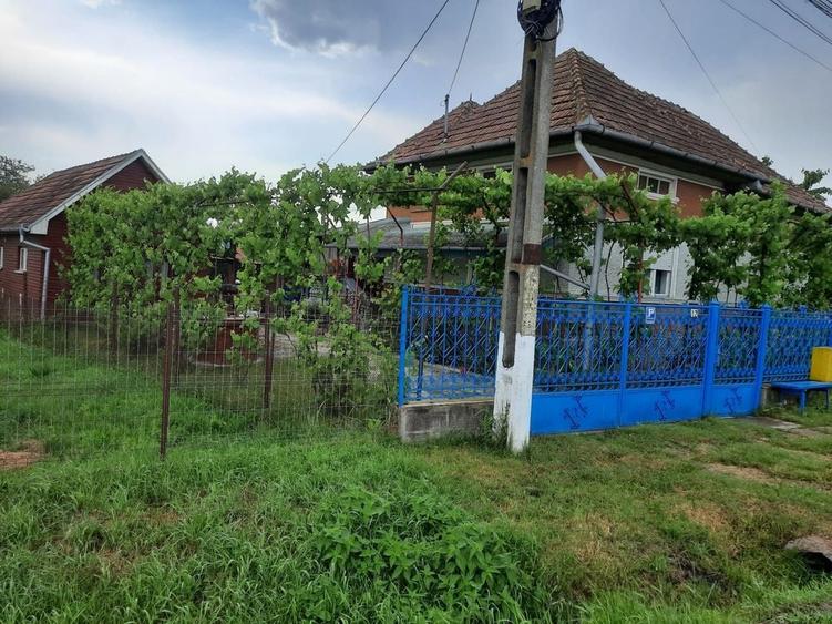 Casă cu 4 camere în Bogata