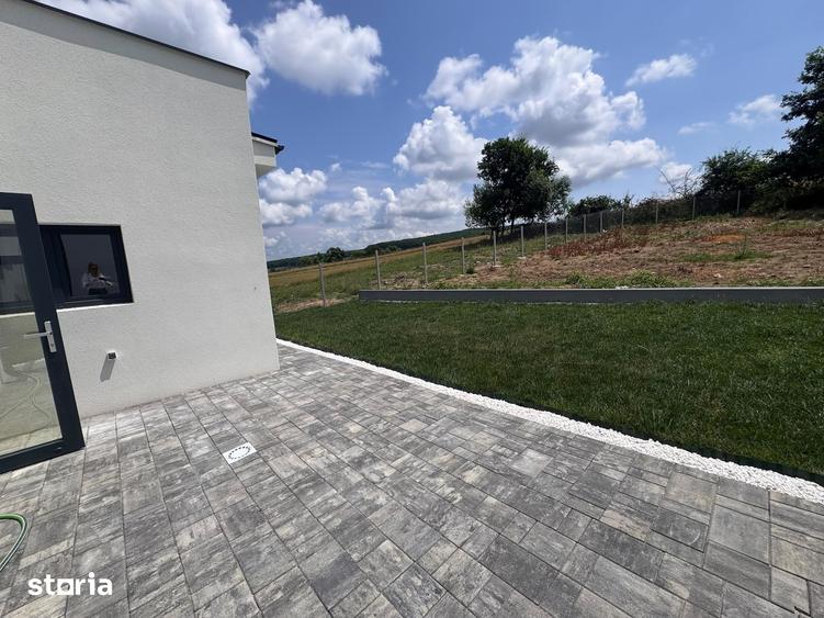 Casă cu 4 camere cu Teren 706 Mp în Sadu