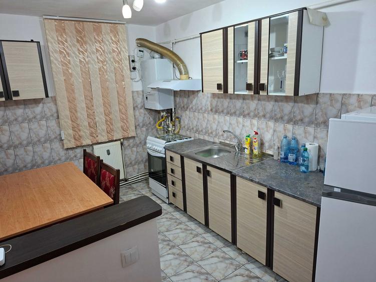 Apartament cu 3 camere decomandat în Cetate