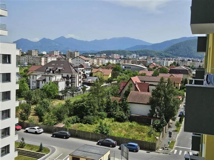 Apartament cu 2 camere decomandat în Tractorul