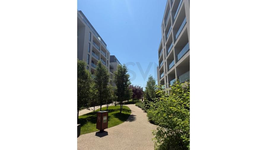 Apartament cu 3 camere decomandat, mobilat în Băneasa