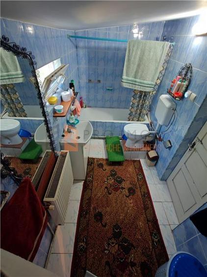 Casă individuală cu 4 camere cu Canalizare în 1 Decembrie