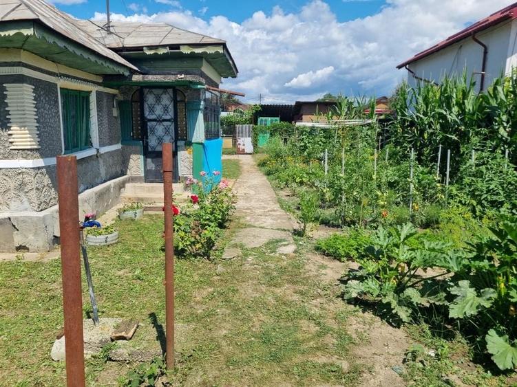 Casă cu 3 camere în Bătești