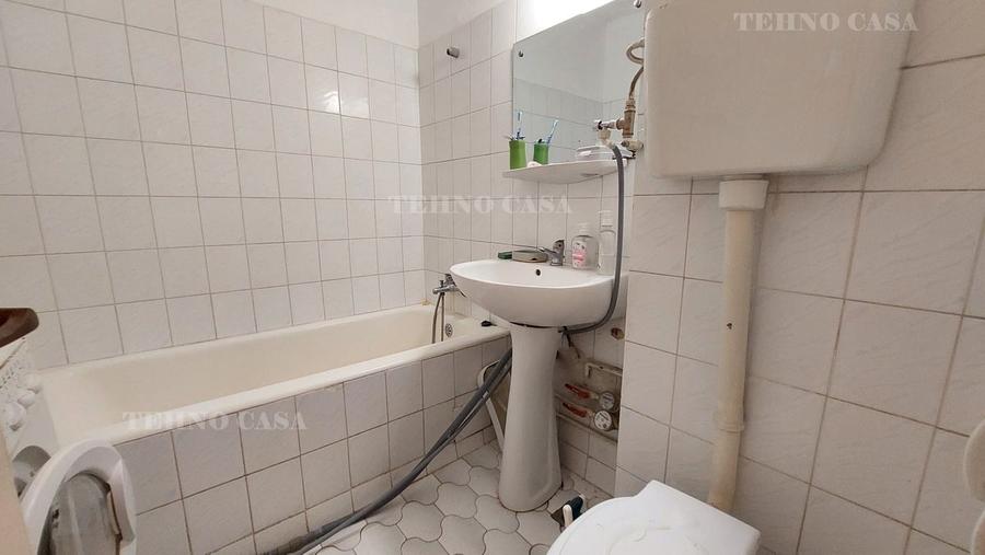 Apartament cu 4 camere semidecomandat în Titan