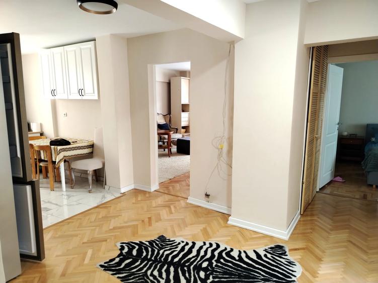 Apartament cu 4 camere decomandat în Central