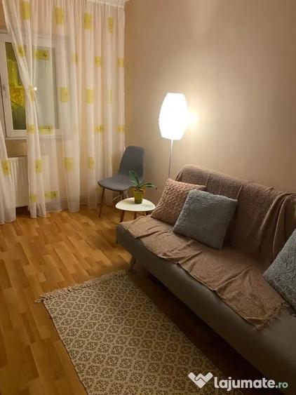 Apartament cu 3 camere decomandat în Astra