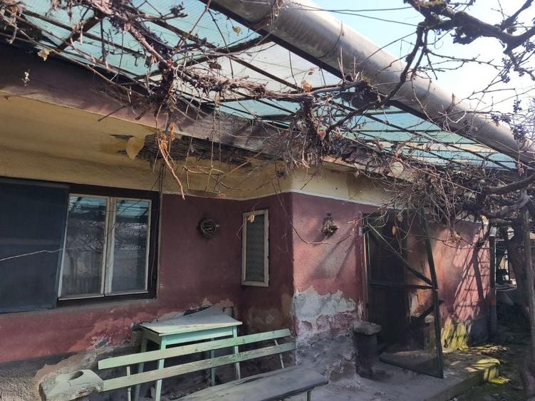 Casă cu 4 camere cu Teren 300 Mp în Gheorghe Doja