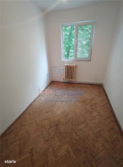 Apartament cu 3 camere semidecomandat în Alexandru cel Bun