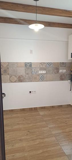 Casă cu 2 camere decomandat în Central