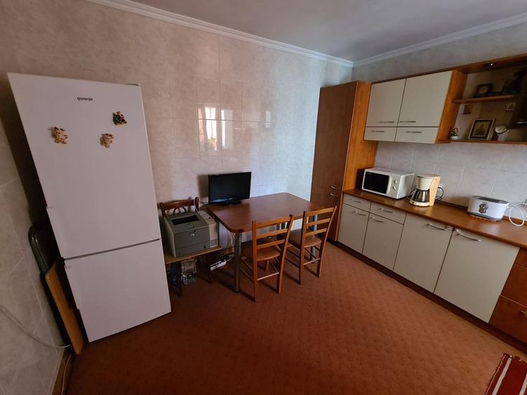 Apartament cu 2 camere semidecomandat în Gorjului