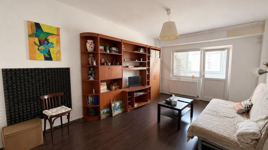 Apartament cu 4 camere decomandat în Lacul Tei