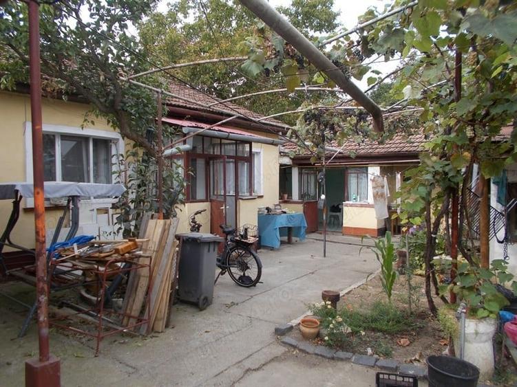 Casă cu 4 camere în Ghirodei
