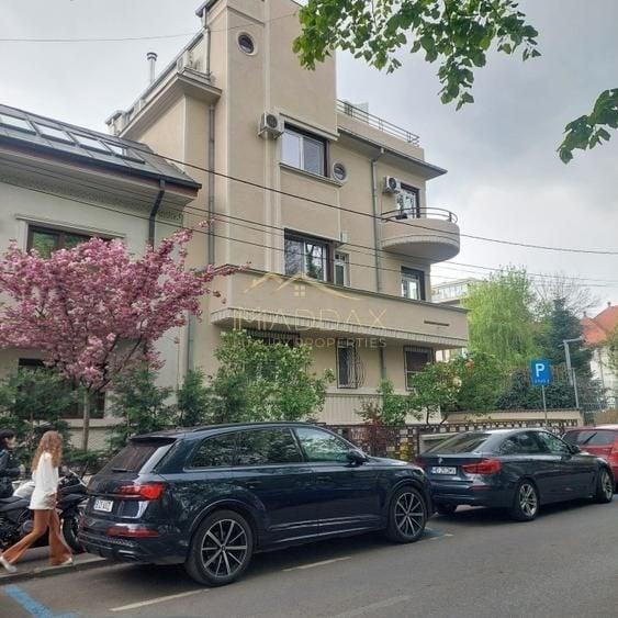 Apartament cu 5 camere decomandat în Kiseleff