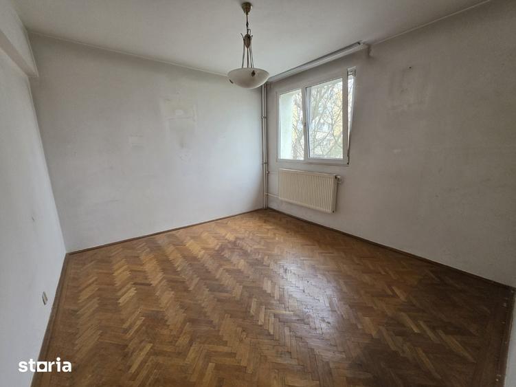 Apartament cu 4 camere semidecomandat în Sălăjan