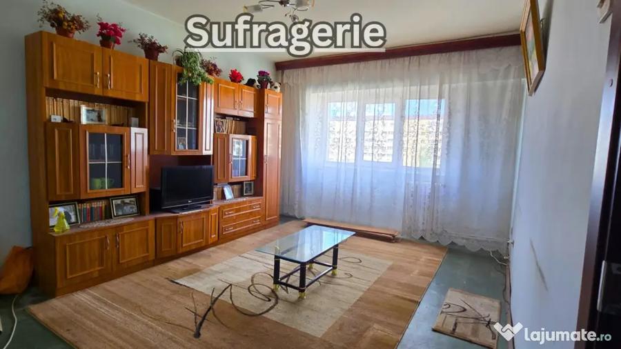 Apartament cu 4 camere decomandat, mobilat în Dacia