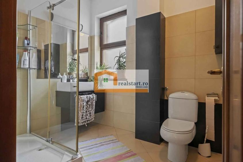 Casă cu 6 camere cu Teren 650 Mp în Corbeanca