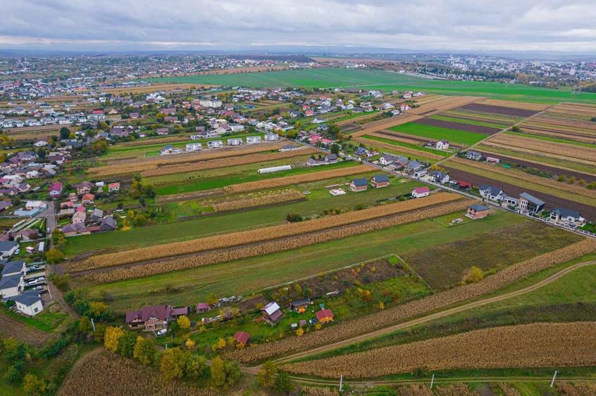 Teren de Vanzare 25 Ari Zona Verde, Linistita Drum Asfaltat, Lisaura - 1