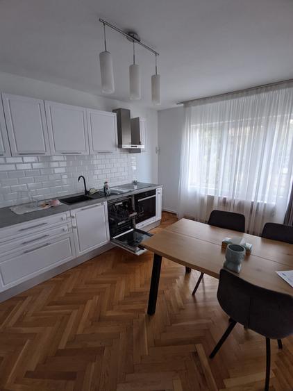 Casă cu etaj de vânzare, 5 camere, 2 băi, Dâmbu Rotund zona strada Livezeni - 4