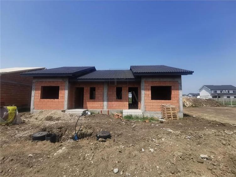 Duplex in constructie - bucatarie inchisa - zona foarte buna - toate utilitatile - 1